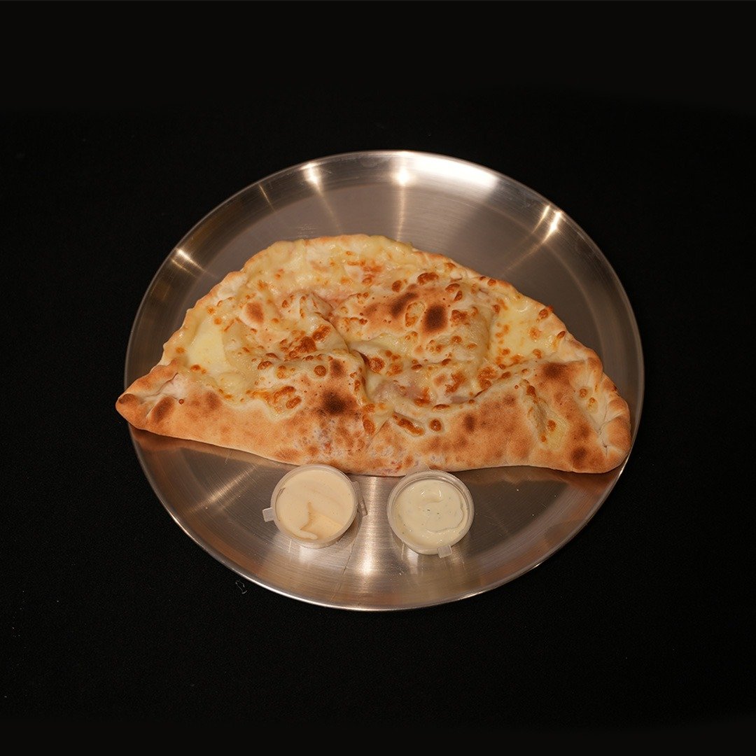 بيتزا كالزون